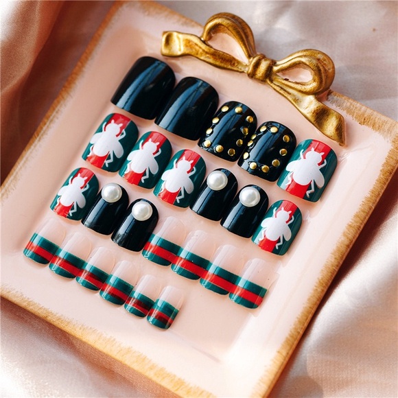 Beautiful Press-on Nails for women - Picture 2 of 3